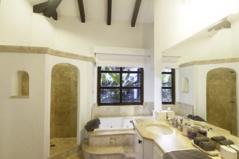 Casa Campana_bedroom1_full bathroomweb