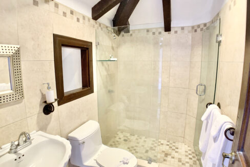 Casa Campana_bedroom6 bathweb